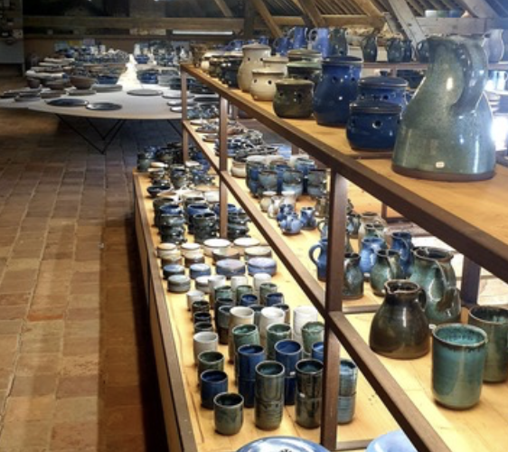 Poterie du Château de Ratilly - exposition poteries