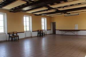Intérieur de la salle des fêtes de Sainte-Colombe Intérieur de la salle des fêtes de Sainte-Colombe