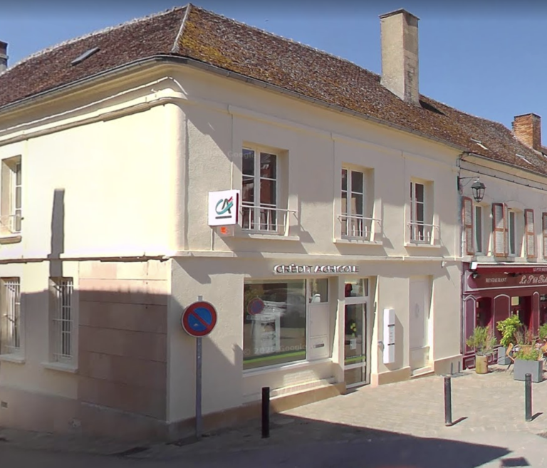 Crédit Agricole à Saint-Sauveur-en-Puisaye