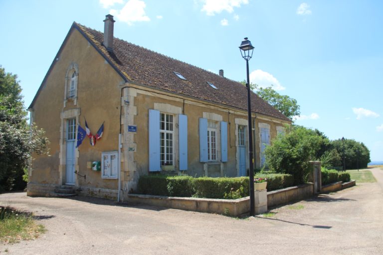 Mairie et Salle des fetes de Perreuse 768x511