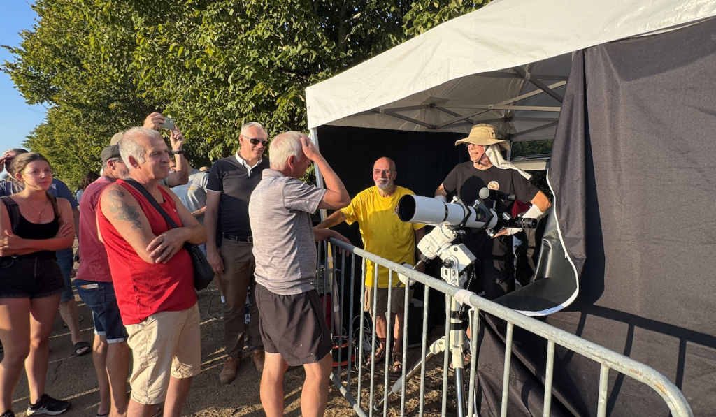 Club "G'Astronomie 89" lors de l'éclipse du 12 août à Perreuse