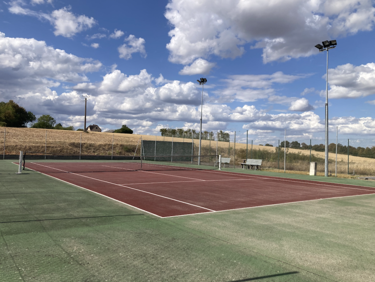 Court de tennis à Treigny