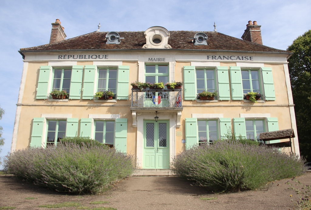 Mairie de Treigny, sa façade