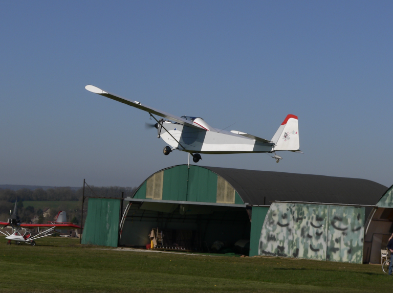 ULM Air Puisaye - En vol avec la base en fond