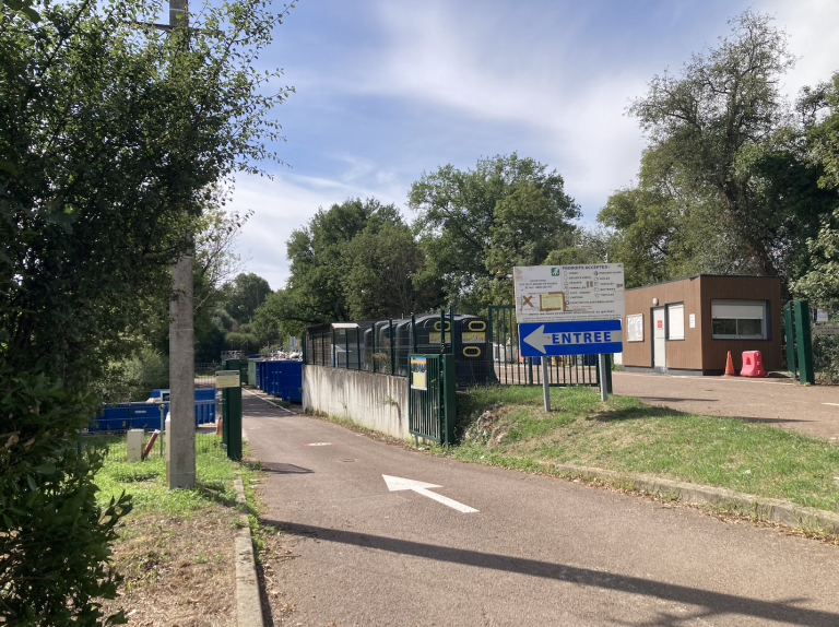 Entrée déchetterie de Saint-Amand-en-Puisaye